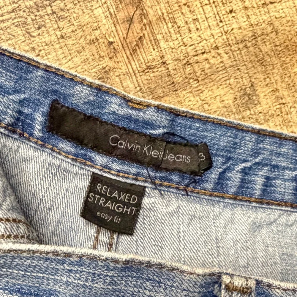 Calvin Klein Jeans Mens 33x32 Relaxed Straight Leg Light Wash Denim MB99A88